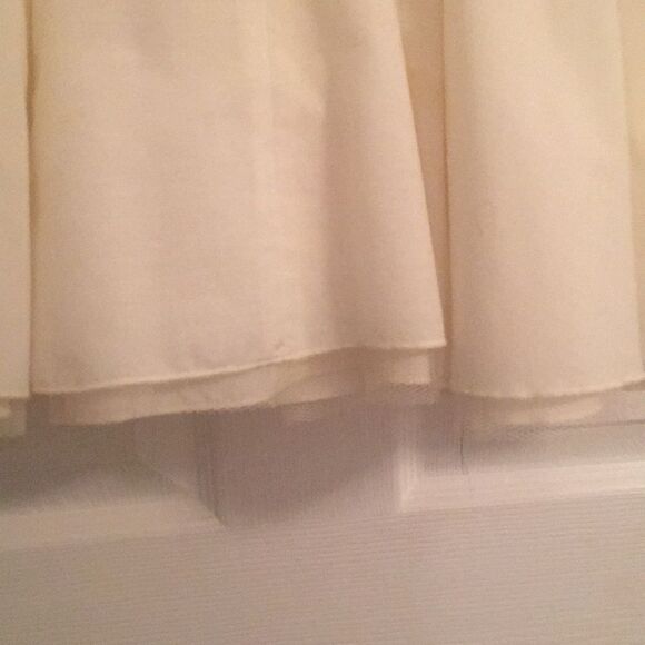 Cream colored dress - Picture 4 of 4